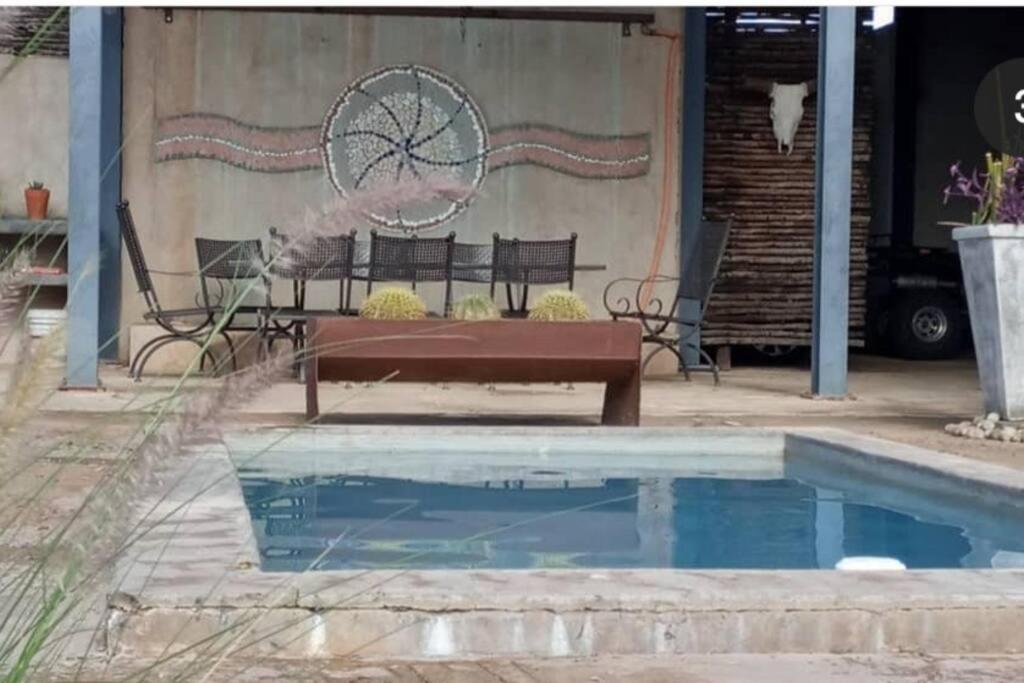 Hackberry House Black Thorn Cottage, Off Grid Khemsbok Bagian luar foto